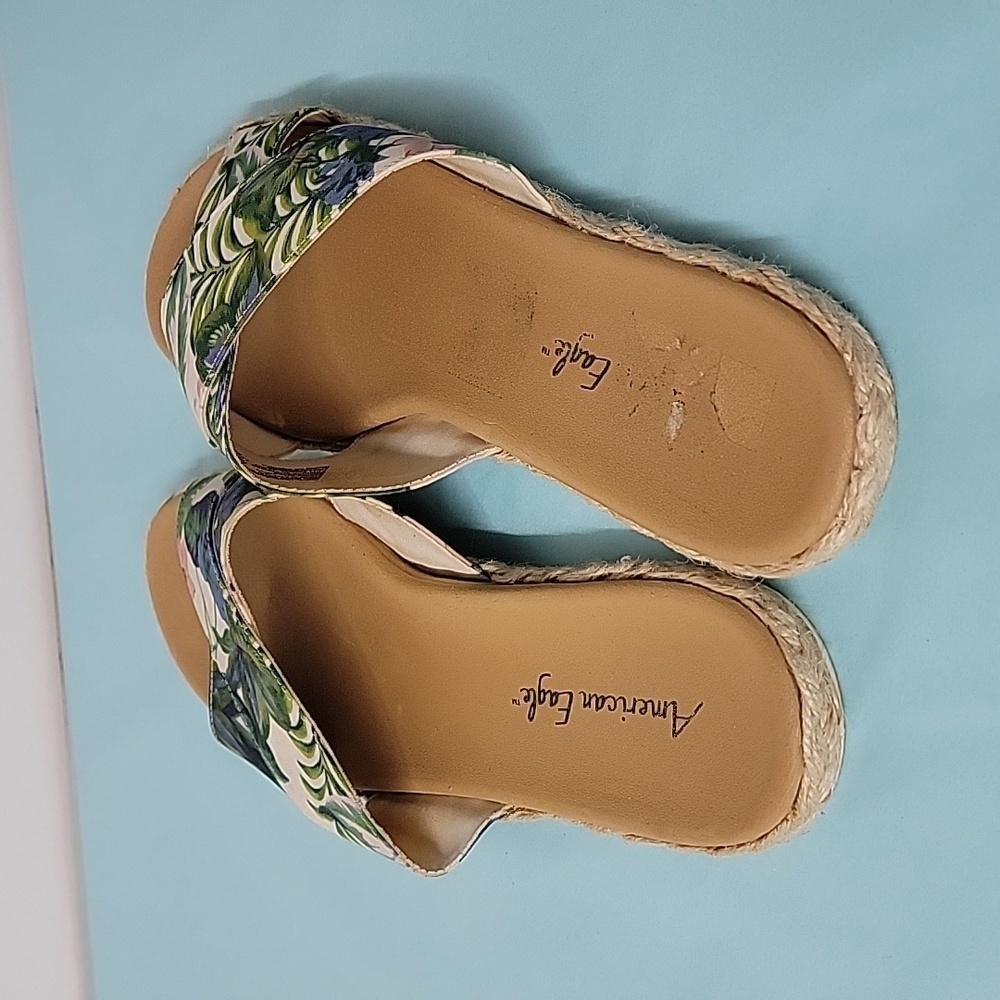 AMERICAN EAGLE Tropical Green White Floral Print Criss Cross Slides Sandals - Picture 4 of 7